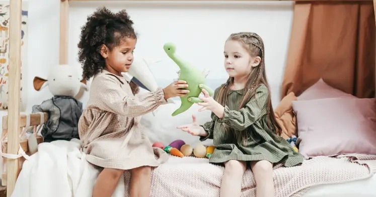 Les enfants ne naissent pas égoïstes. Voici comment les garder ainsi.