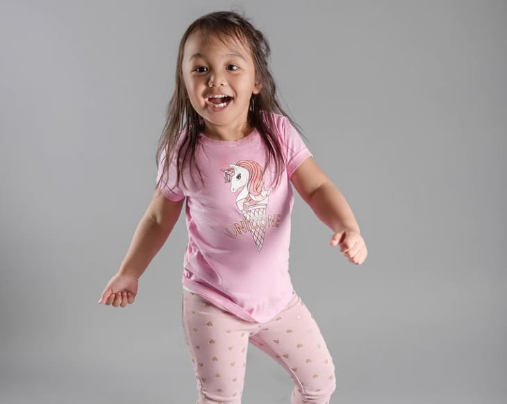 Le pyjama de son bébé doit-il être ample ou plus ajusté ?