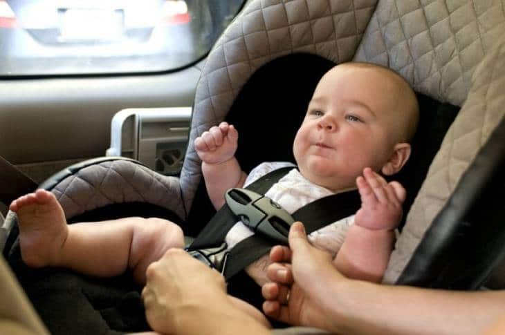 Comment garder votre bébé au frais dans le siège de la voiture
