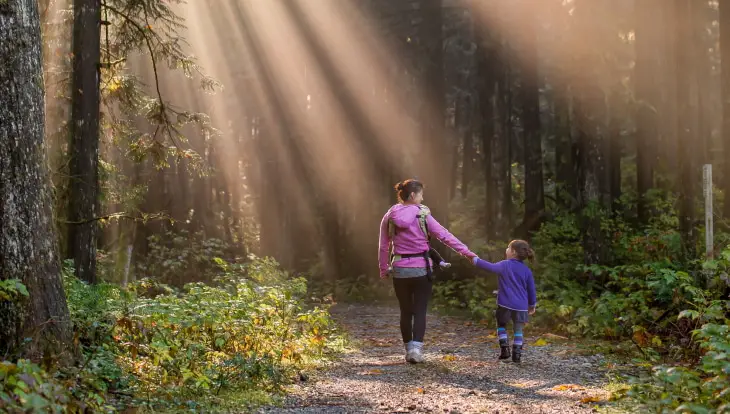 4 façons d’explorer le printemps avec votre enfant